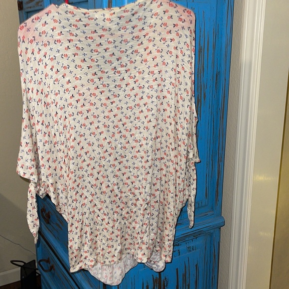 Maurices cold shoulder top - Picture 4 of 4